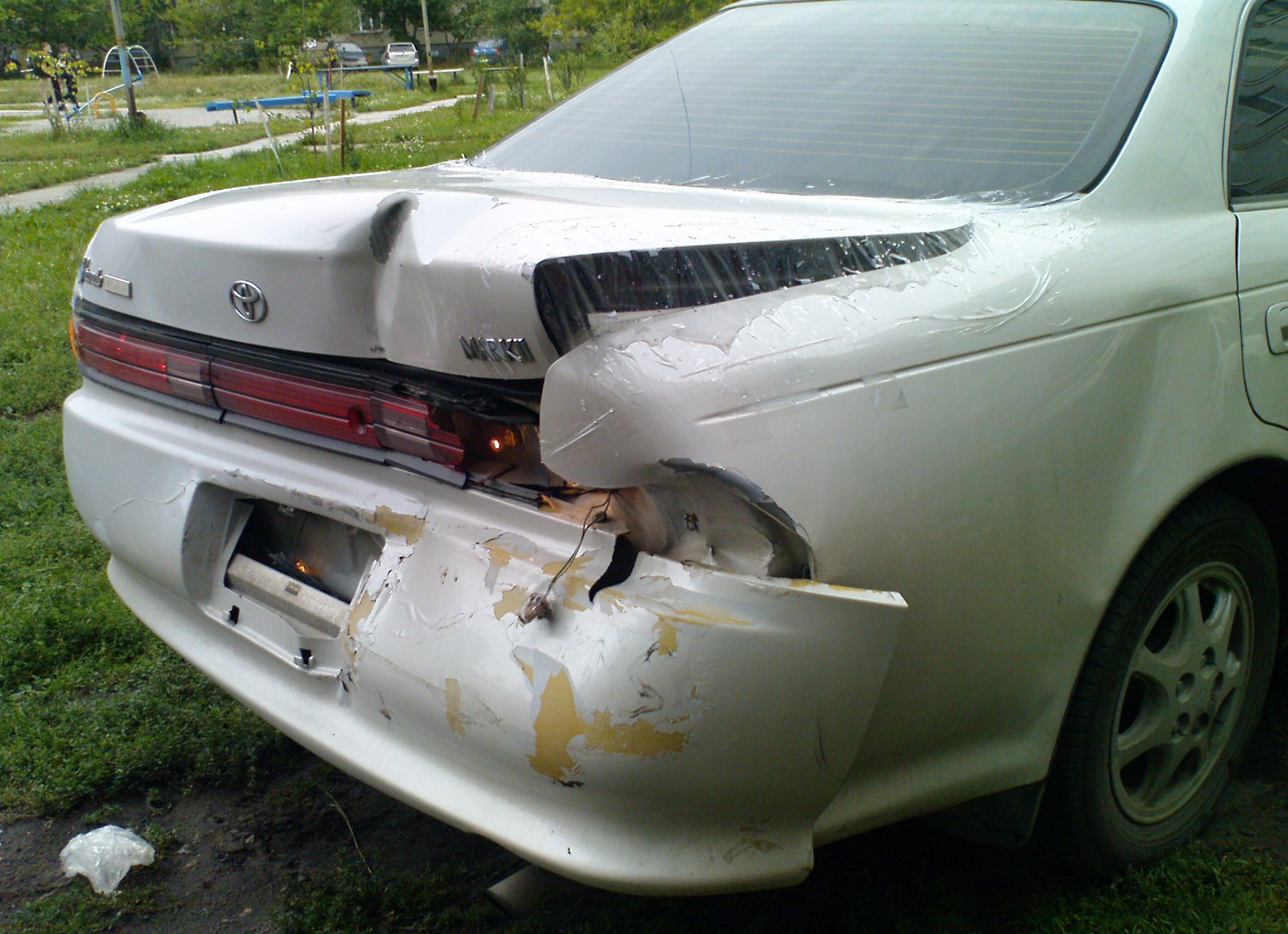 Разбитые марки. Toyota Mark 2 90 crash.