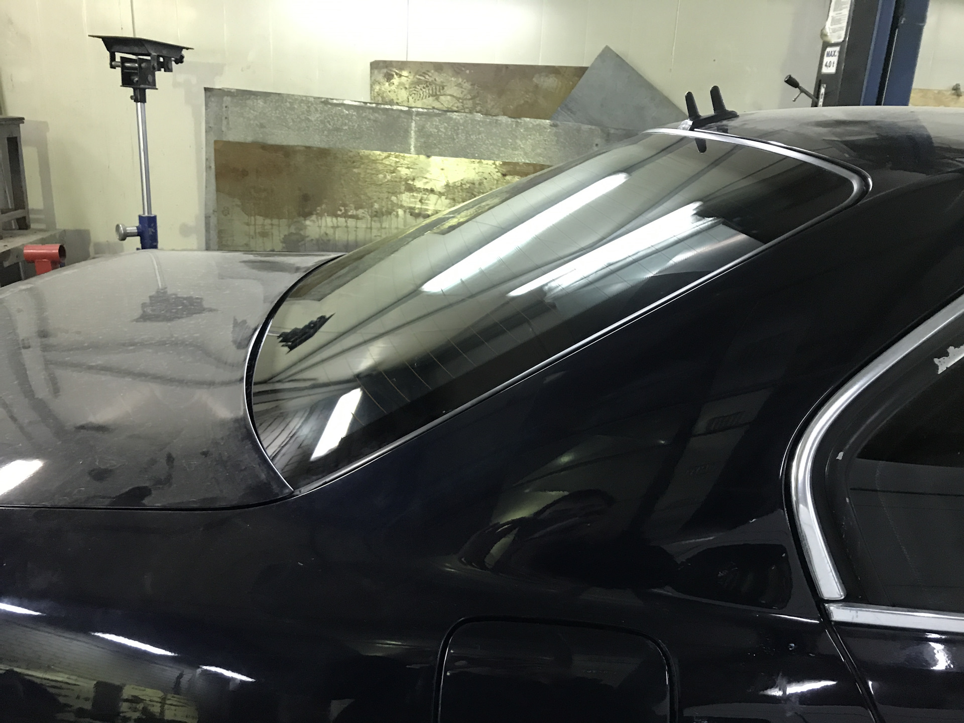 Стеклопакет поставил. Доклеил передние стекла тонировкой — BMW 7 series ...