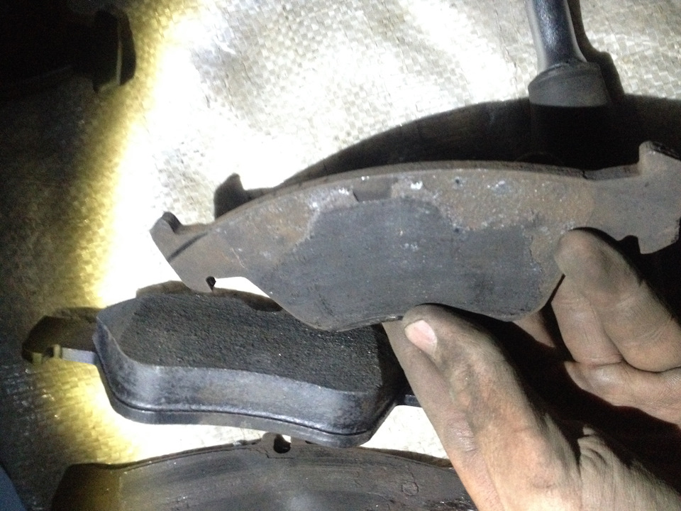 Меняем тормозные колодки или то, что от них осталось. — Mercedes-Benz E ...