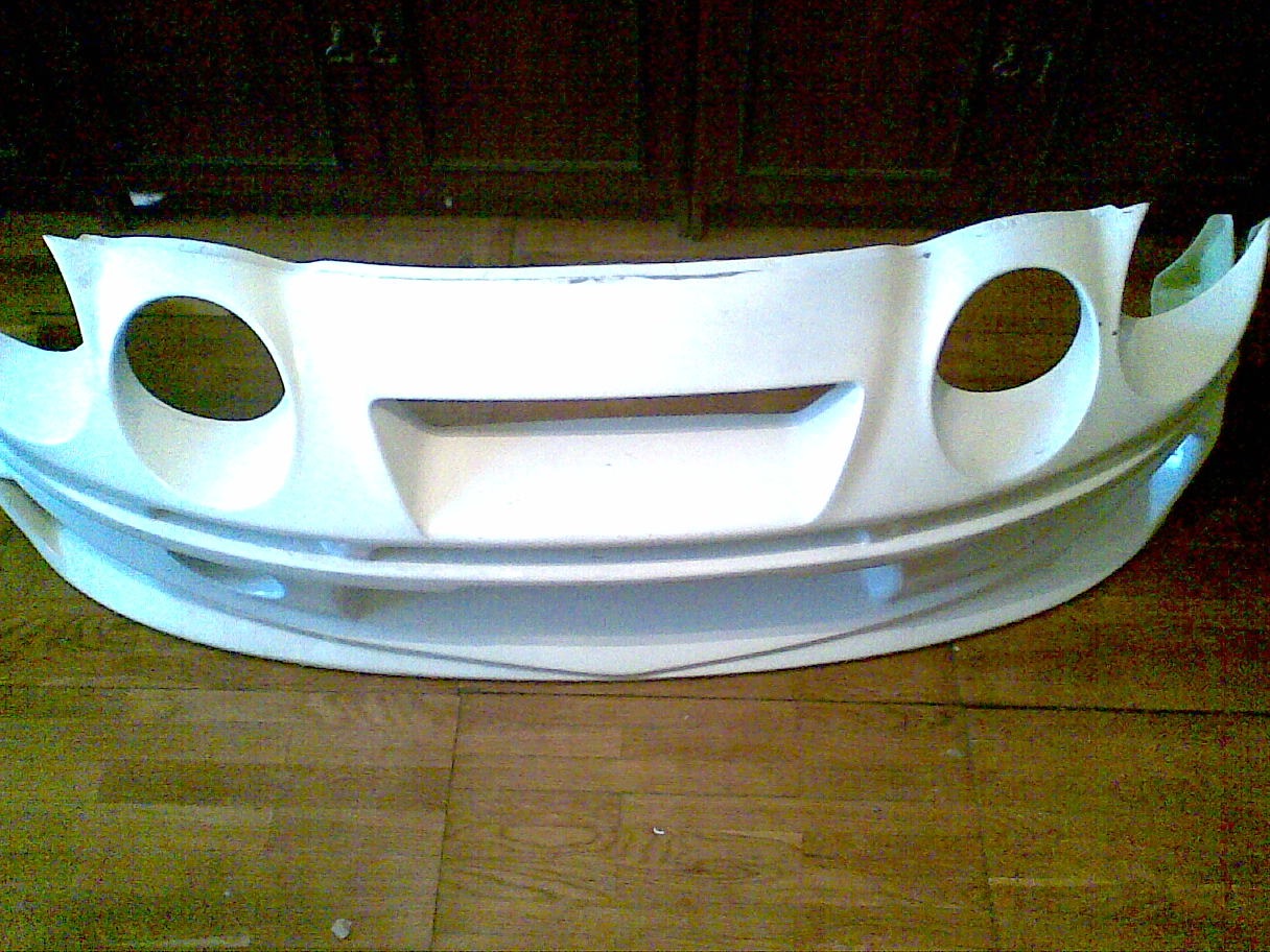 Bumper waiting for its turn - Toyota Celica 20 L 1994