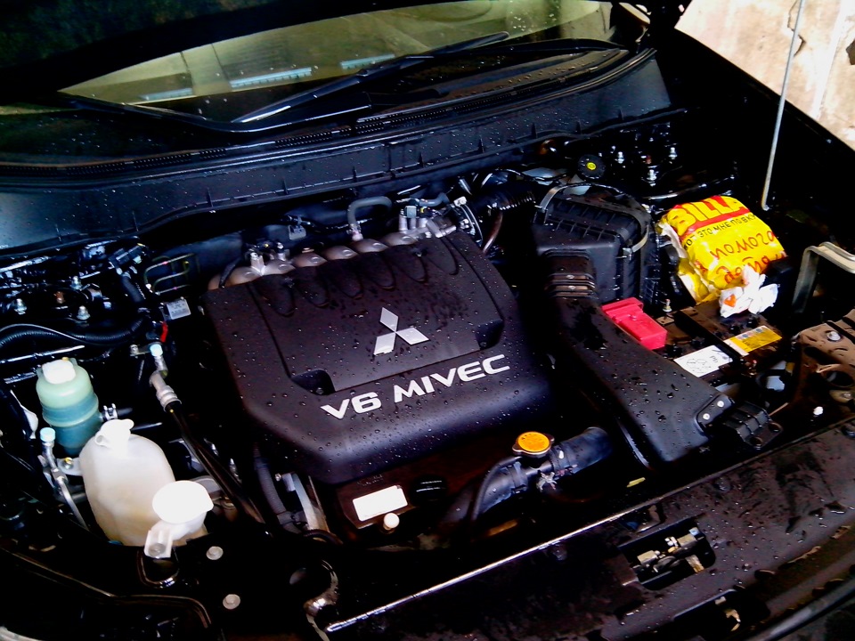 Мицубиси аутлендер мотор. Мойка двигателя Митсубиси Аутлендер XL. Кожух двигателя Mitsubishi Outlander 1. Двигатель Mitsubishi Outlander 3 2 литра. Mitsubishi Outlander XL 3.0 6 цилиндр.