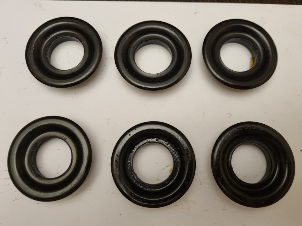 004_Как выглядят старые Прокладки Свечных Колодцев — Mitsubishi Pajero ...