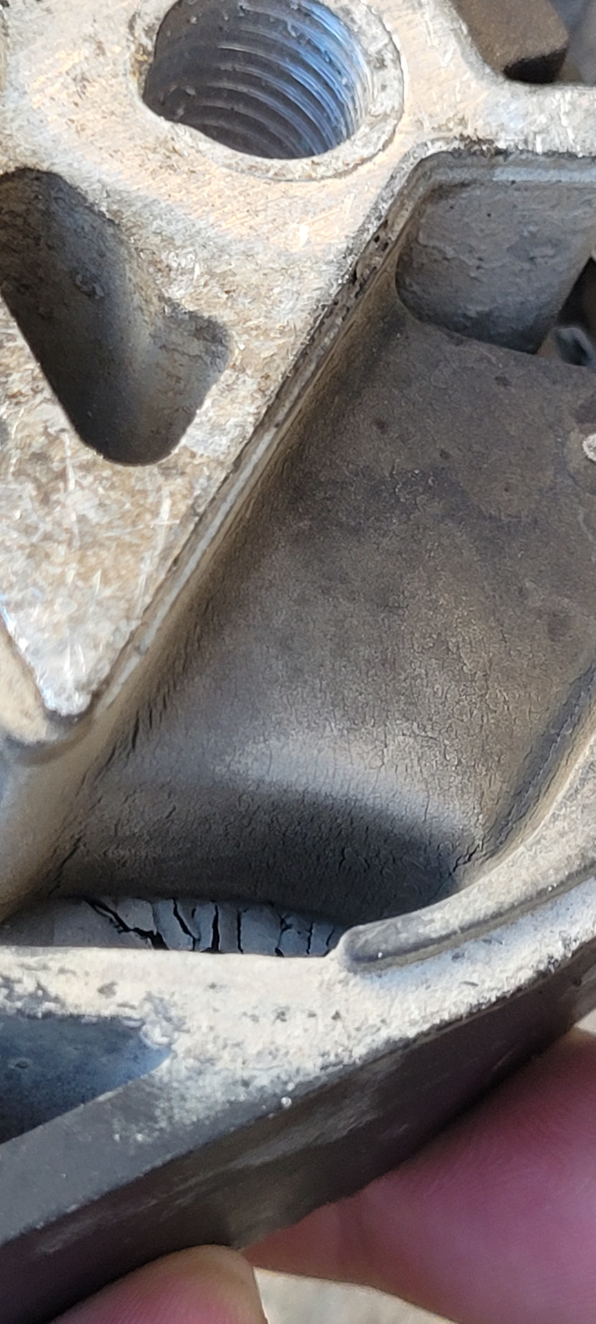 Заменил заднюю подушку двигателя — Ford Kuga (2G), 2 л, 2014 года ...