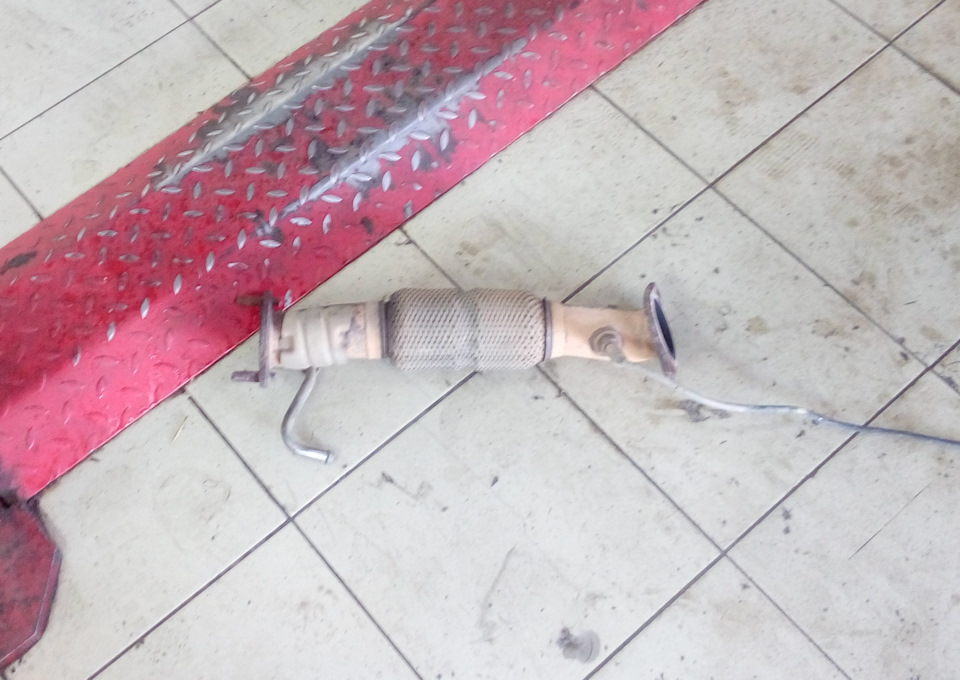 Замена гофры на глушителе — KIA Sportage (3G), 2 л, 2011 года | визит ...