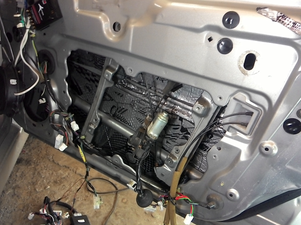 Как разобрать дверь ниссан теана ШВИ дверей Nissan Teana j31 * - Nissan Teana (J31), 2,3 л, 2003 года своими рука