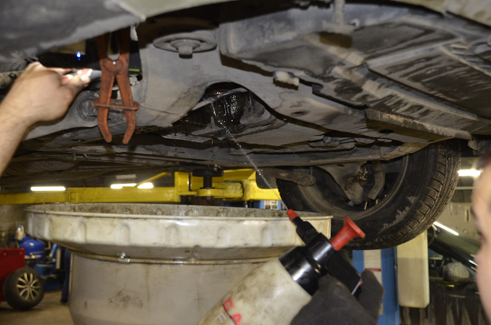 Замена сальников распредвалов (Течь) Volvo S80 2006г 2.5 AWD — VOLVOLUX ...