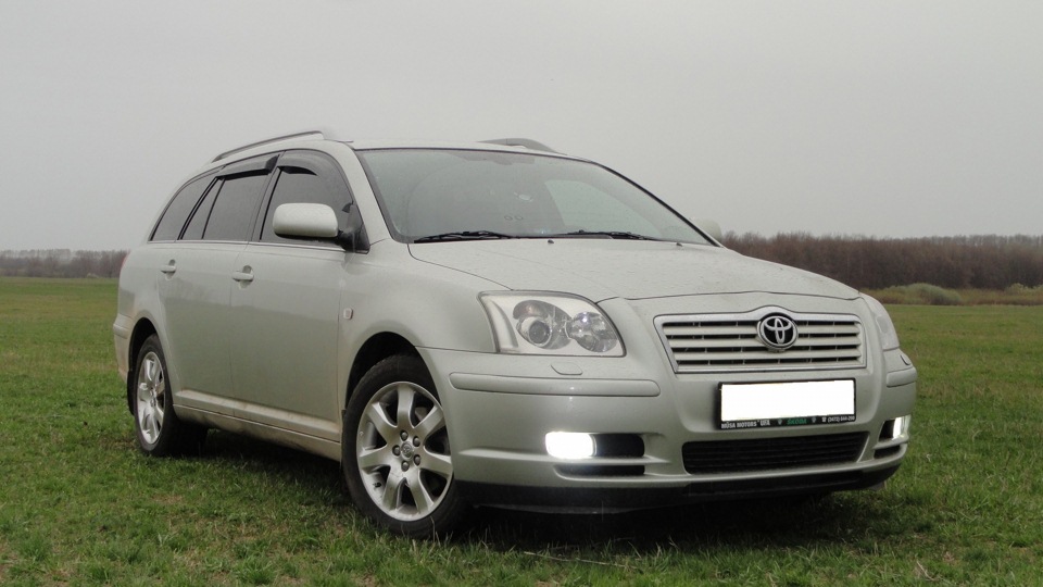 Дефлектор тойота авенсис. Тойота Авенсис 2003. Дефлекторы Тойота Авенсис 2008. Avensis t25 Wagon. Ветровики на Авенсис 2008.