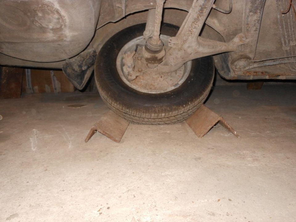 реечный домкрат для переворота авто — BMW 5 series (E28), 2,7 л, 1984 ...