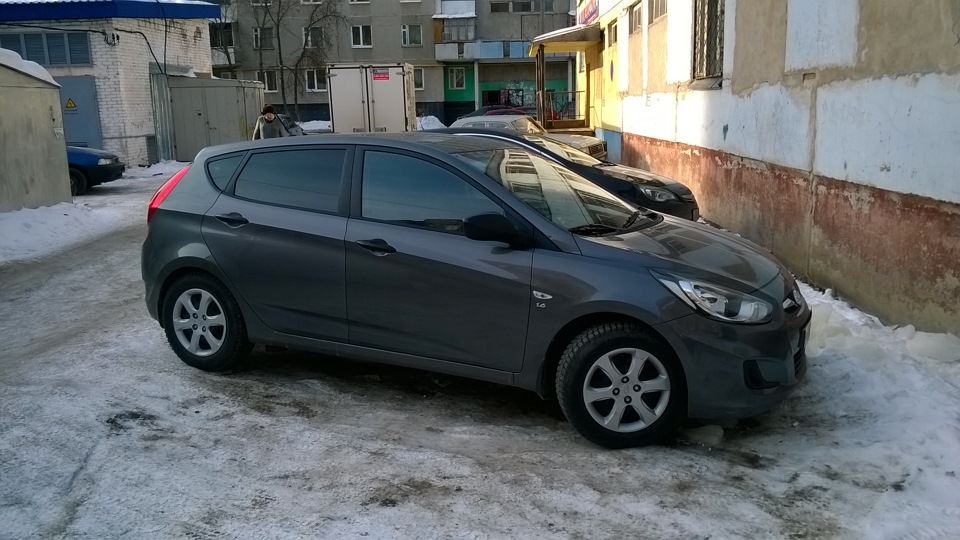 hyundai solaris 2014 мокрый асфальт фото