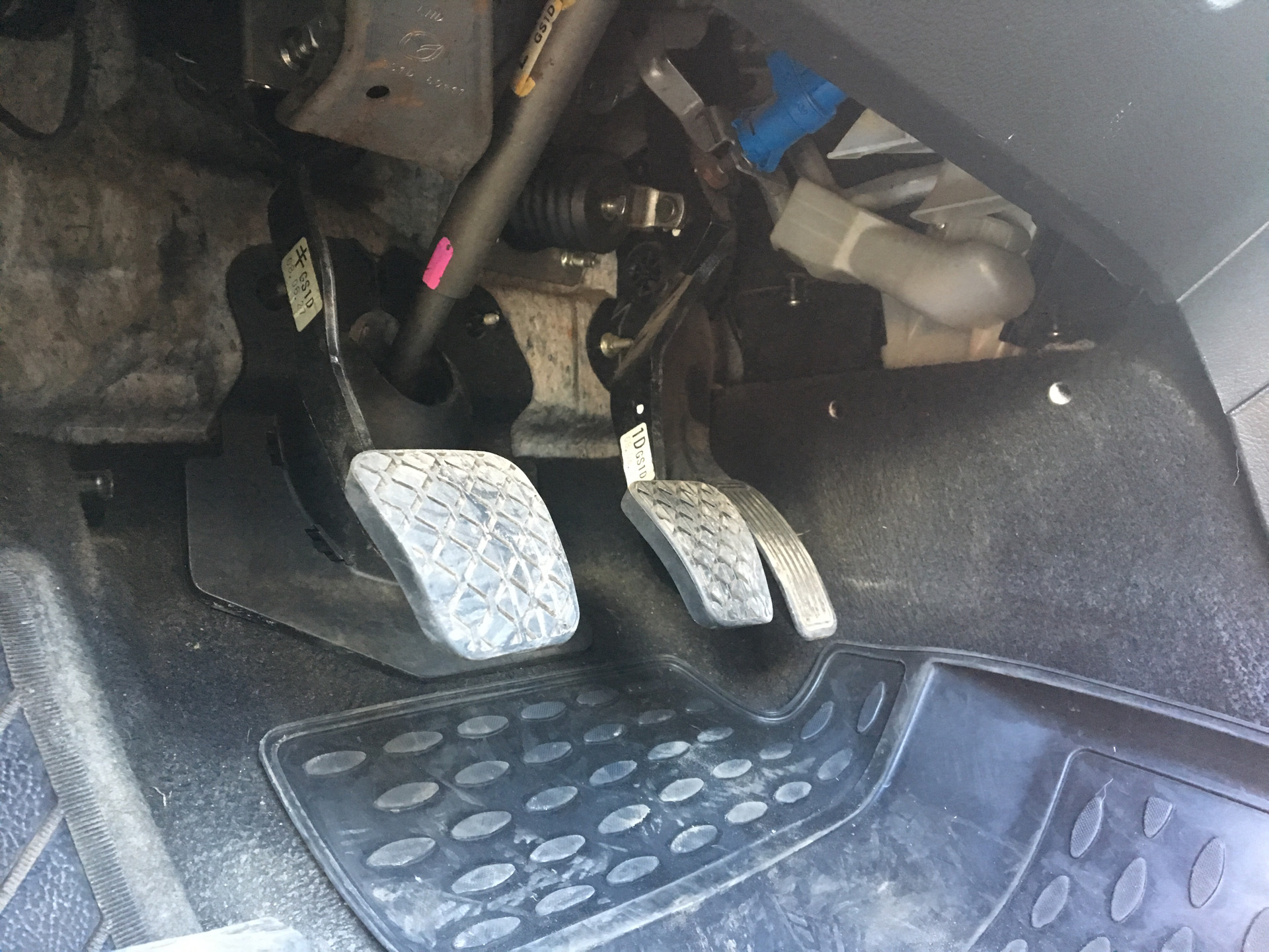 Мазда не реагирует на педаль газа. Удлинение педалей в автомобиле. Педаль газа мазда 3. Мазда не реагирует на педаль газа. Peugeot boxer 2.