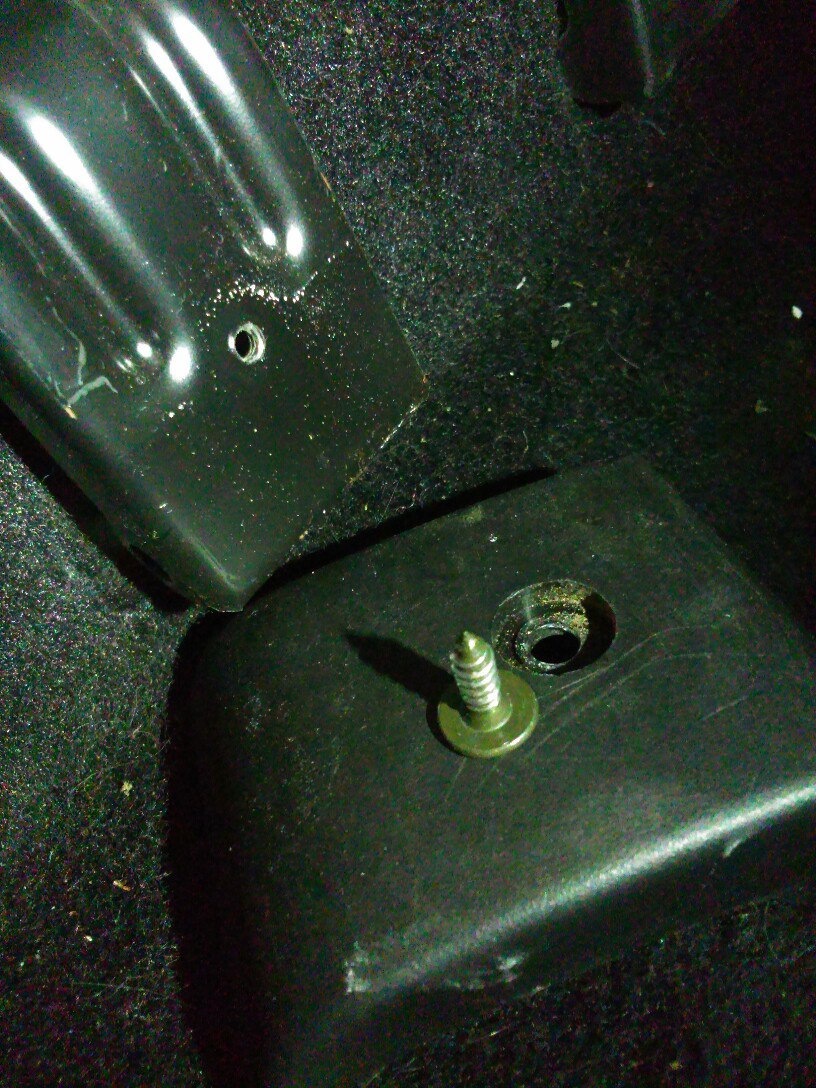 Снятие задних сидений — Volkswagen Golf Variant (Mk4), 1,6 л, 2003 года ...