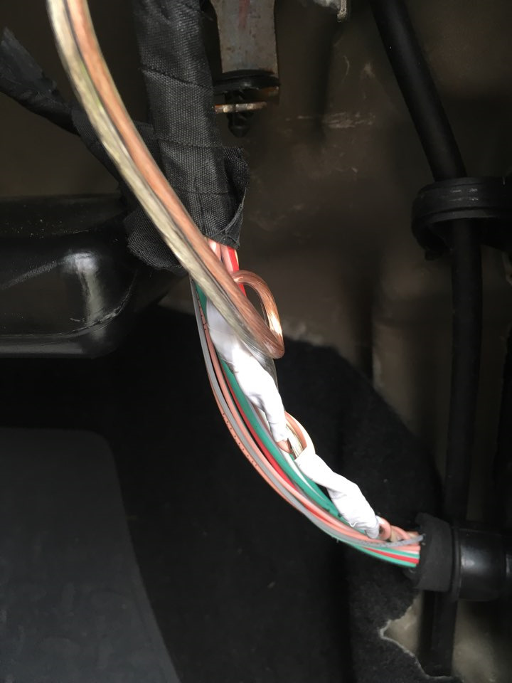 Как подключить дополнительный провод. Схема подключения розетки 220 с заземлением. Как правильно подключить дополнительный провод к розетке. Параллельное соединение розеток схема. Как подключить дополнительный провод.