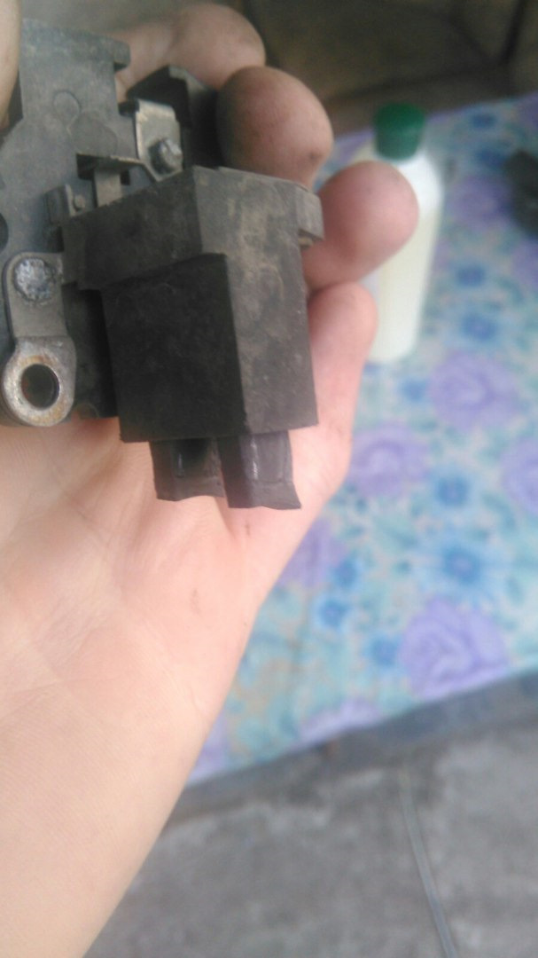 Щетки генератора рио 3. Какой длины щетки генератора. Щётки генератора лада калина хэтчбек. Какой длины щетки генератора. Какой длины щетки генератора.