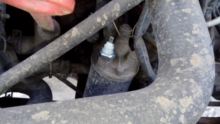 механический датчик давления масла для ауди а6с5 с манометром. датчик давления масла пассат б3 1. масляный датчик уаз патриот 409 двигатель. гольф 2 датчик давления масла провод. лампочка давления масла уаз патриот.