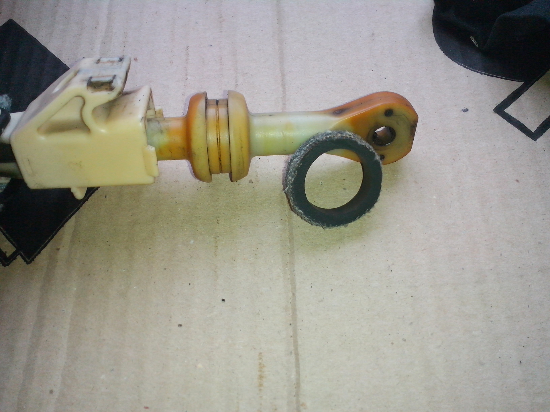 Устранение люфта рычага кпп — Opel Astra F, 1,6 л, 1996 года | своими ...