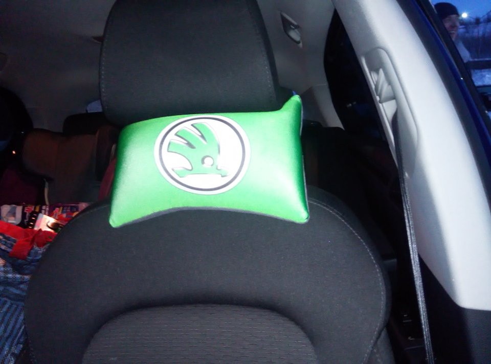 Подушечка под голову — Skoda Superb Mk2, 1,8 л, 2012 года | аксессуары ...