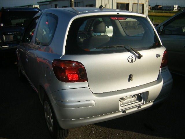        Toyota Vitz 10 2003 