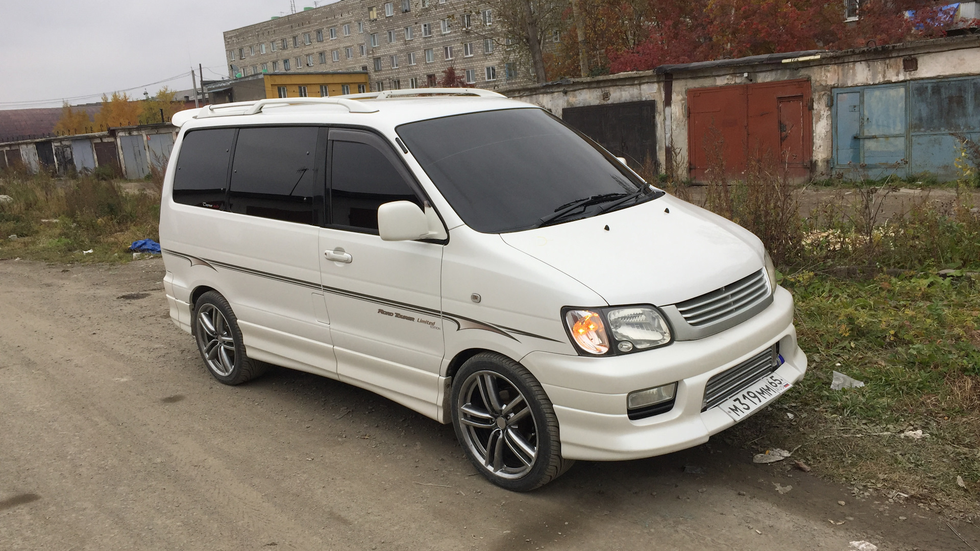 Toyota Lite Ace Noah Road Tourer