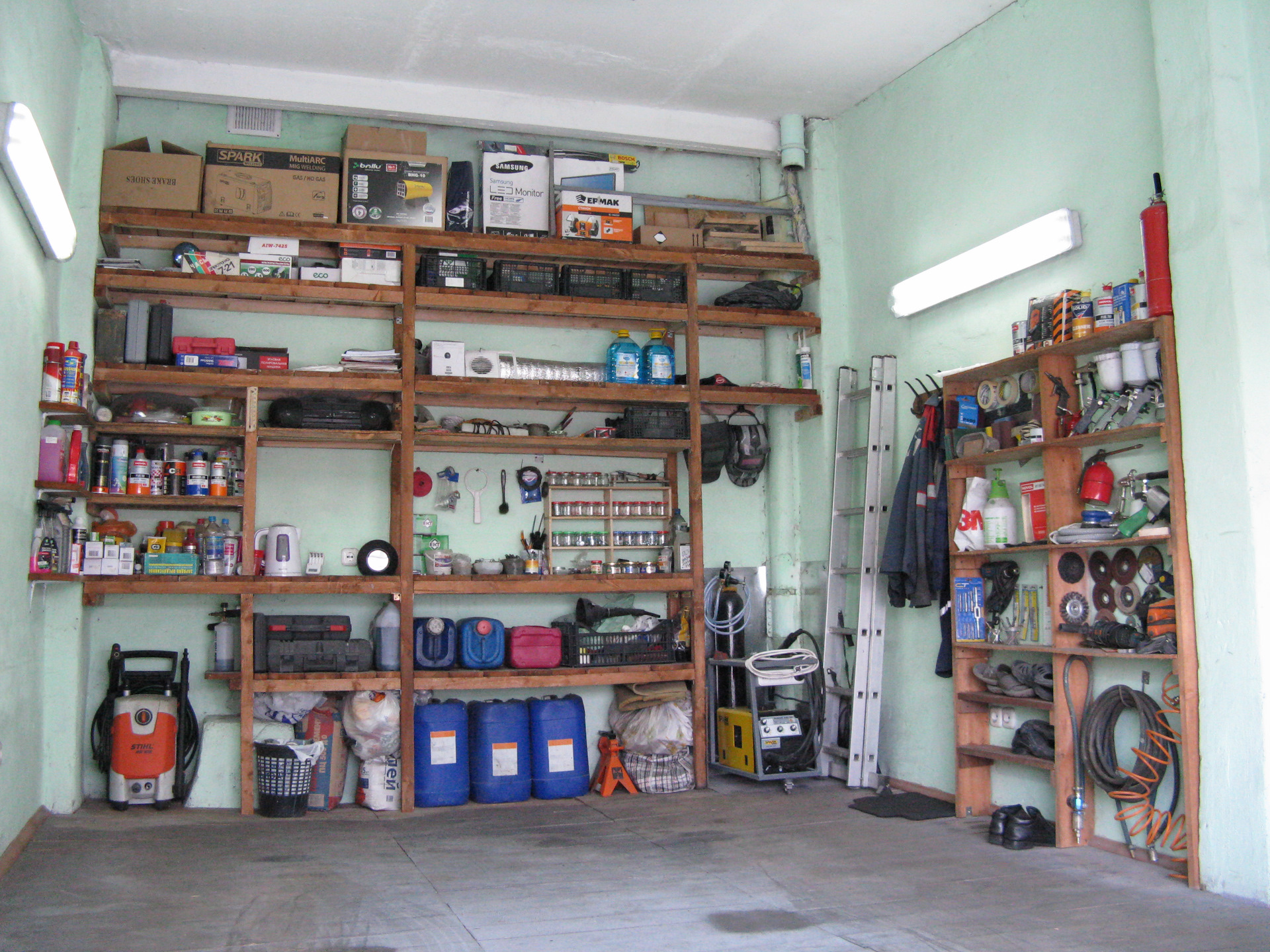 B garage