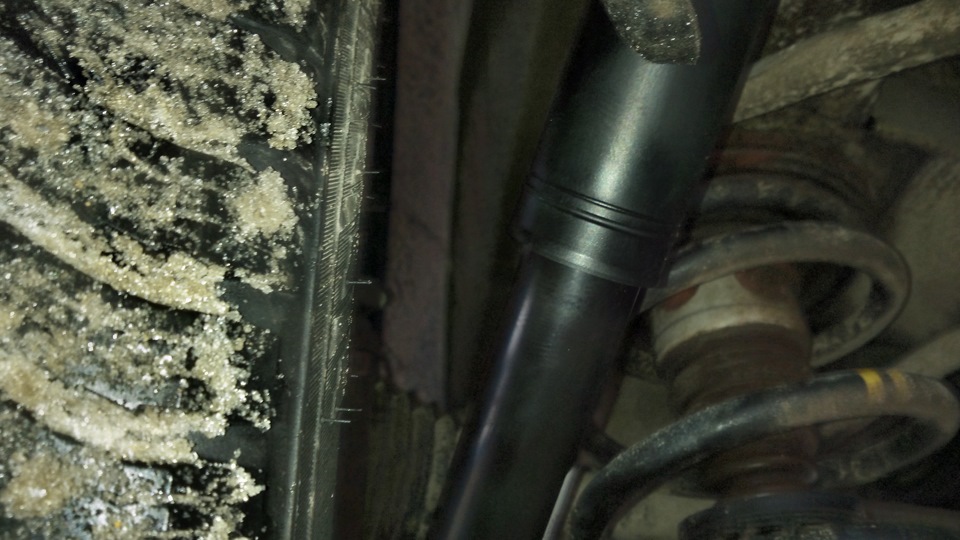 Шаровой кран подкапывает. Течь прекратилась. Протекает потолок. Устранение течи масла из под шпилек впускного коллектора ваз-21214. Течь прекратилась.