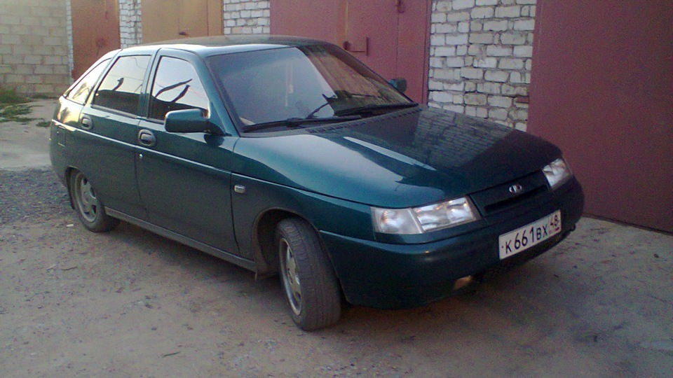 Lada 2112 green