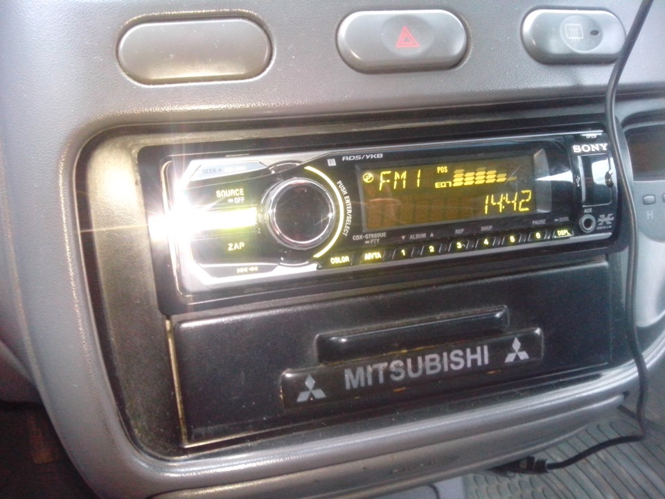 Магнитола — Mitsubishi Space Gear, 2 л, 1998 года | автозвук | DRIVE2
