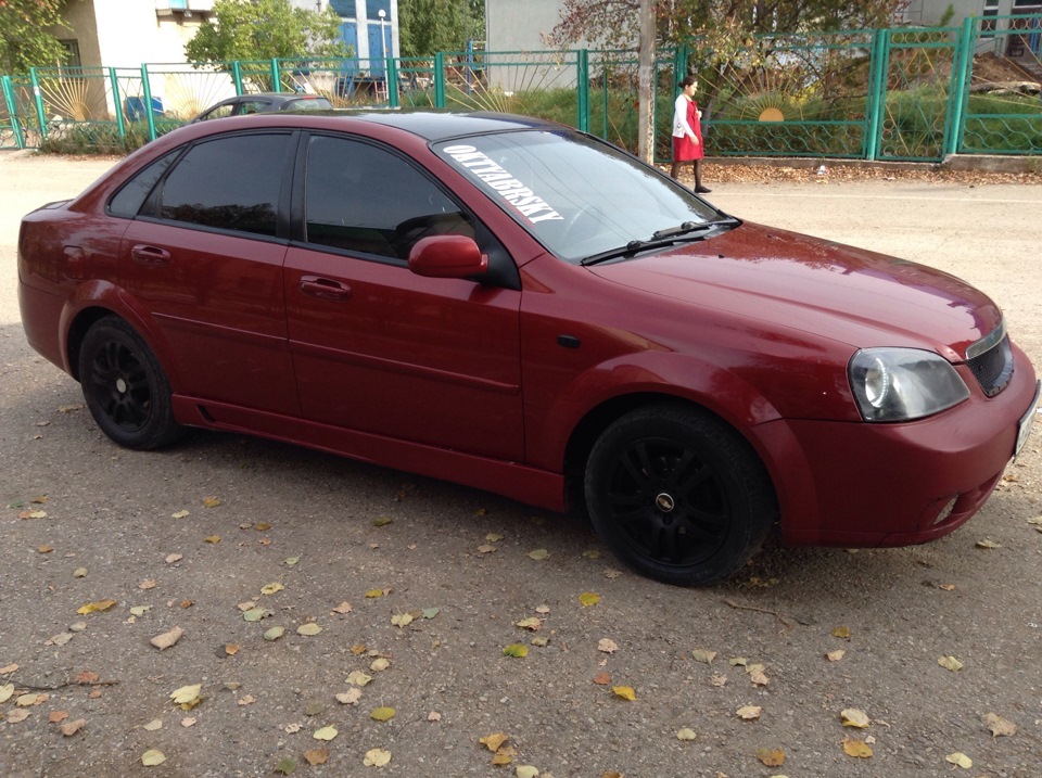 Chevrolet Lacetti красный с черной крышей