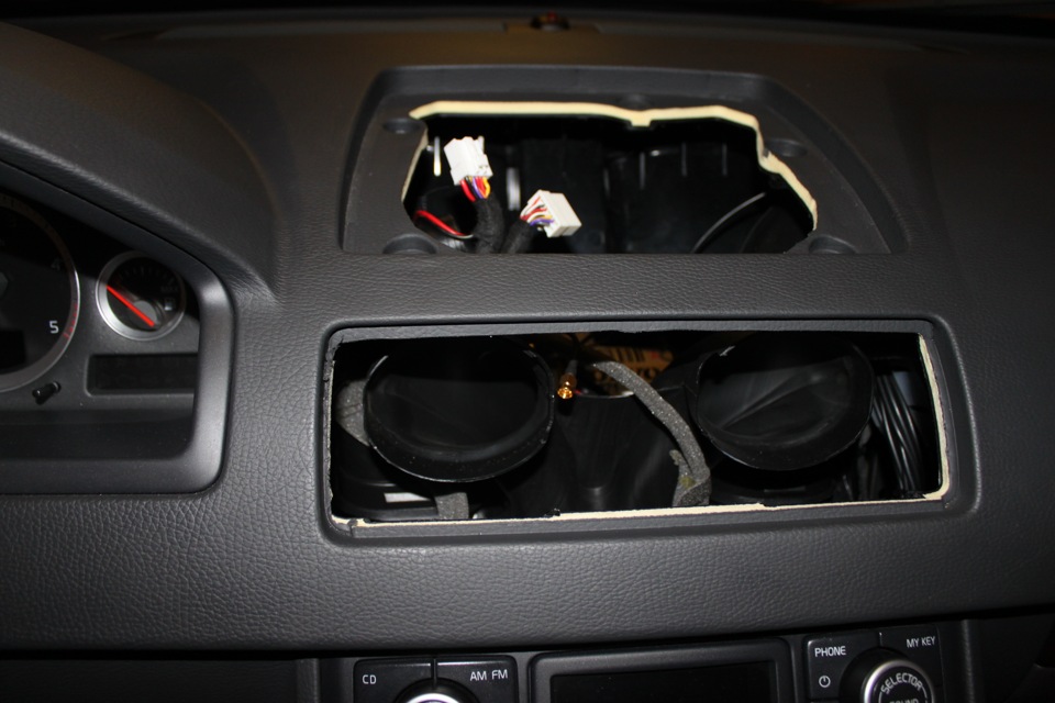 Установка мультимедийной навигационной системы MyDean на Volvo XC90 ...