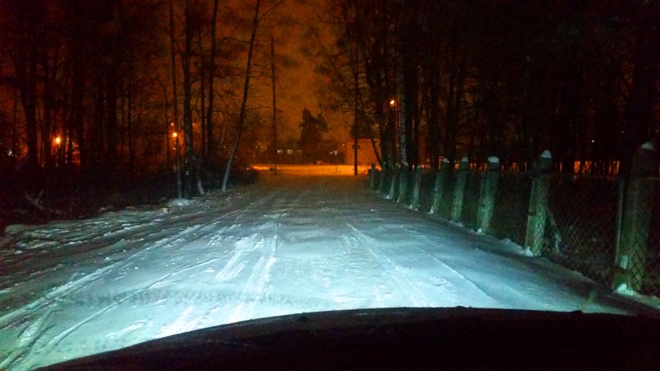 Работают ближний свет и ПТФ — Ford Focus Sedan III