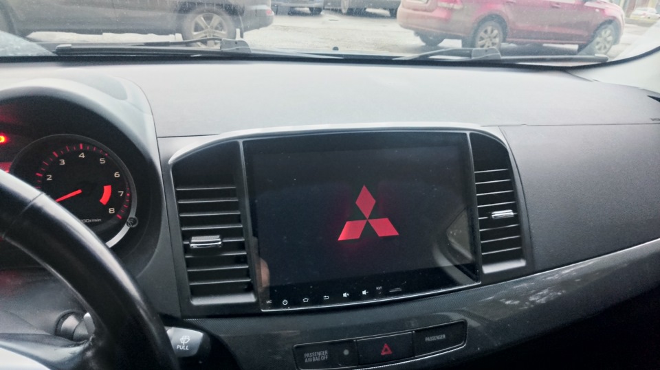 Так оно выглядит в автомобиле. — Mitsubishi Lancer X