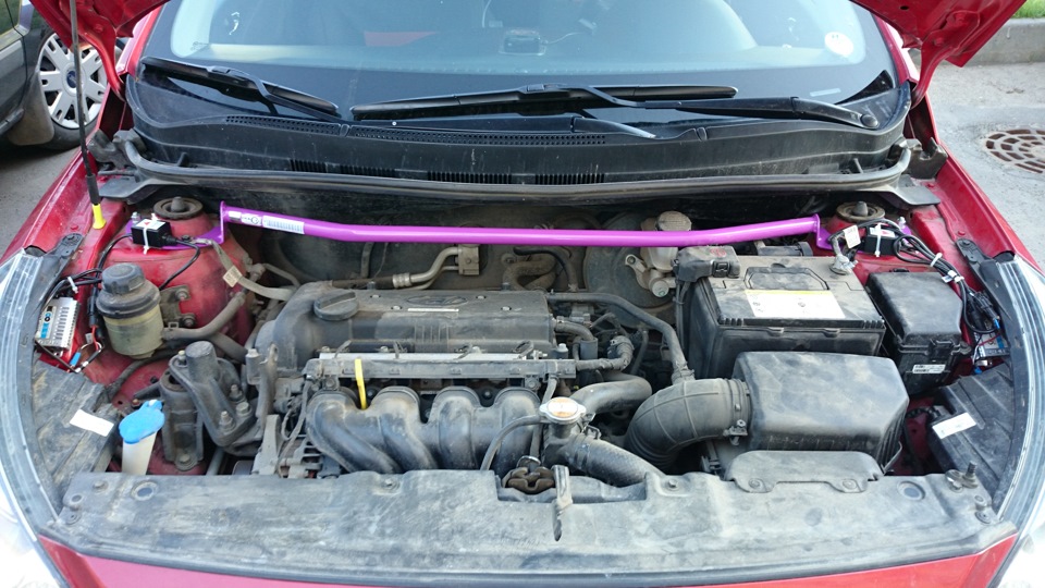 Распорка передних стоек — Hyundai Solaris (1G), 1,6 л, 2011 года ...