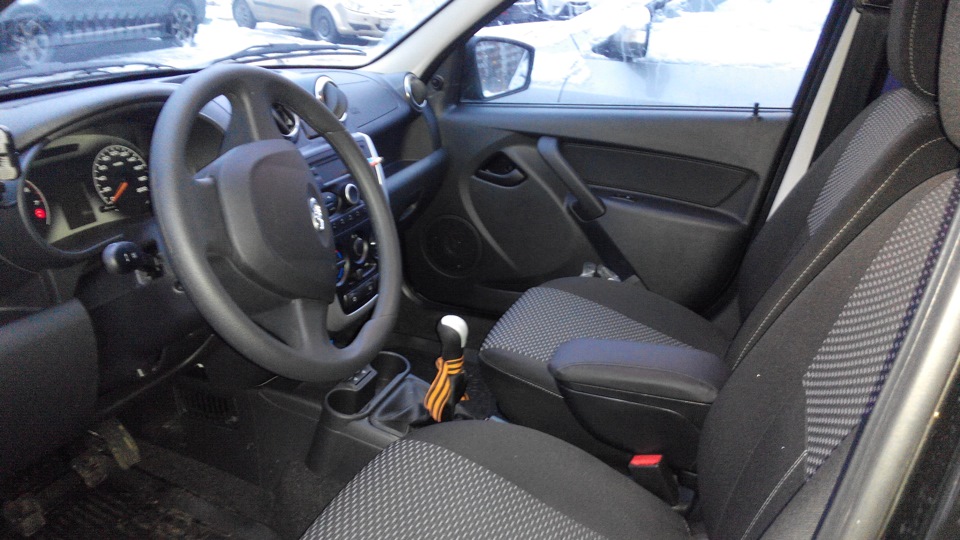 Подлокотник в Гранту — Lada Гранта, 1,6 л, 2015 года | аксессуары | DRIVE2
