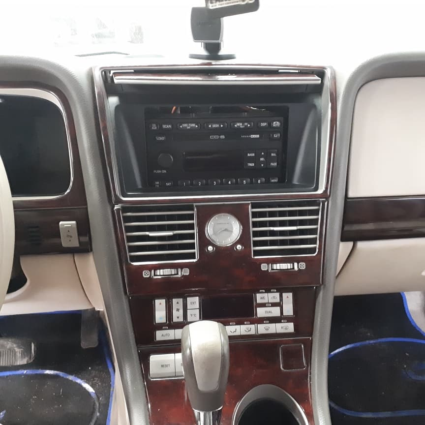 Магнитолы линкольн навигатор 2. Линкольн навигатор магнитола. Линкольн навигатор магнитола. Магнитола для линкольн авиатор. Консоль магнитофона lincoln navigator 2.