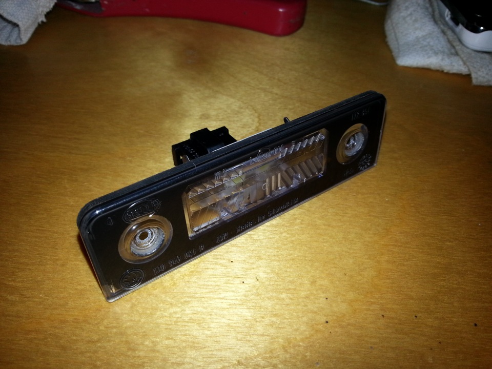 LED Маяк в плафоне… — Skoda Octavia A5 Mk2. Запчасти на фото: 9030408