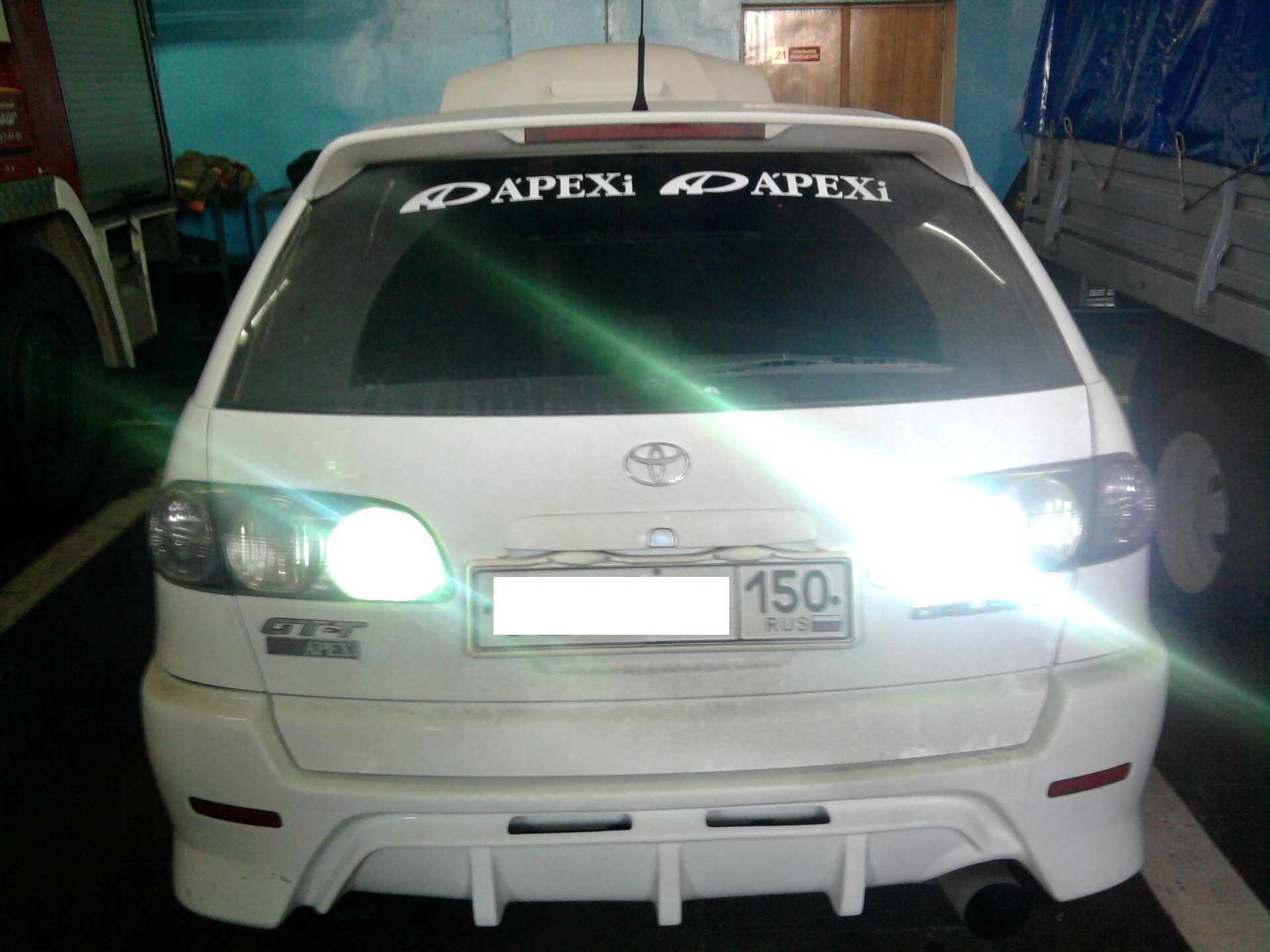 Its finished  Xenon in reverse  - Toyota Caldina 20L 2000