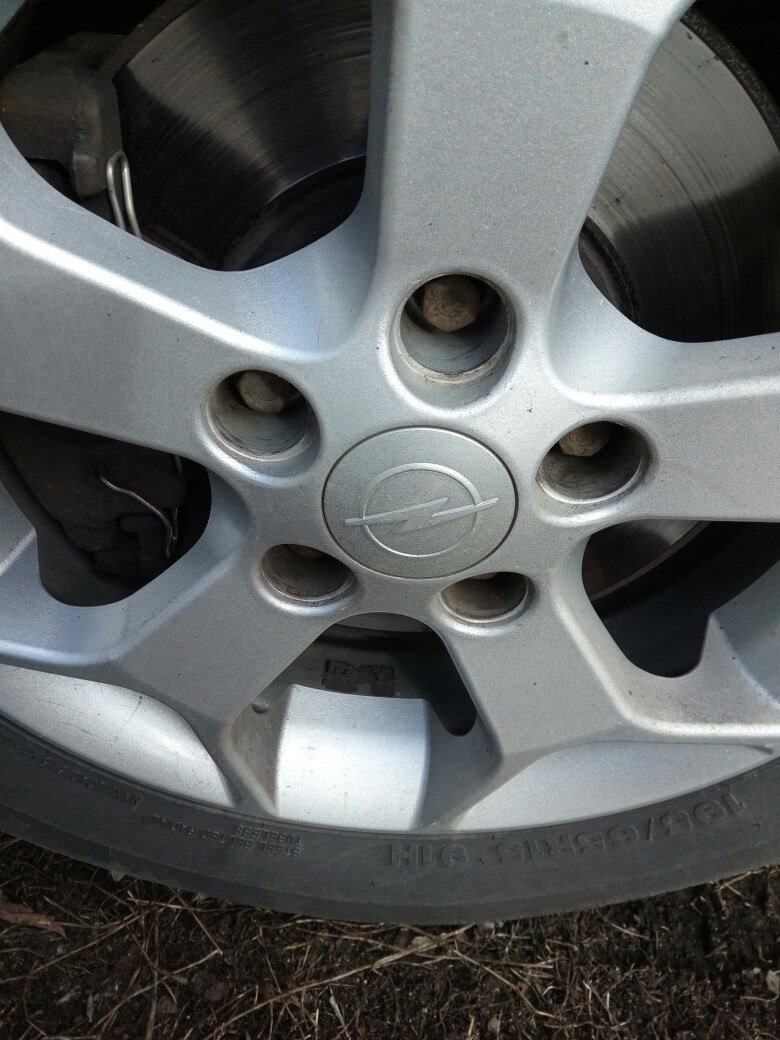 Сперли заглушку ступичного отверстия на диске — Opel Vectra B, 1,8 л ...