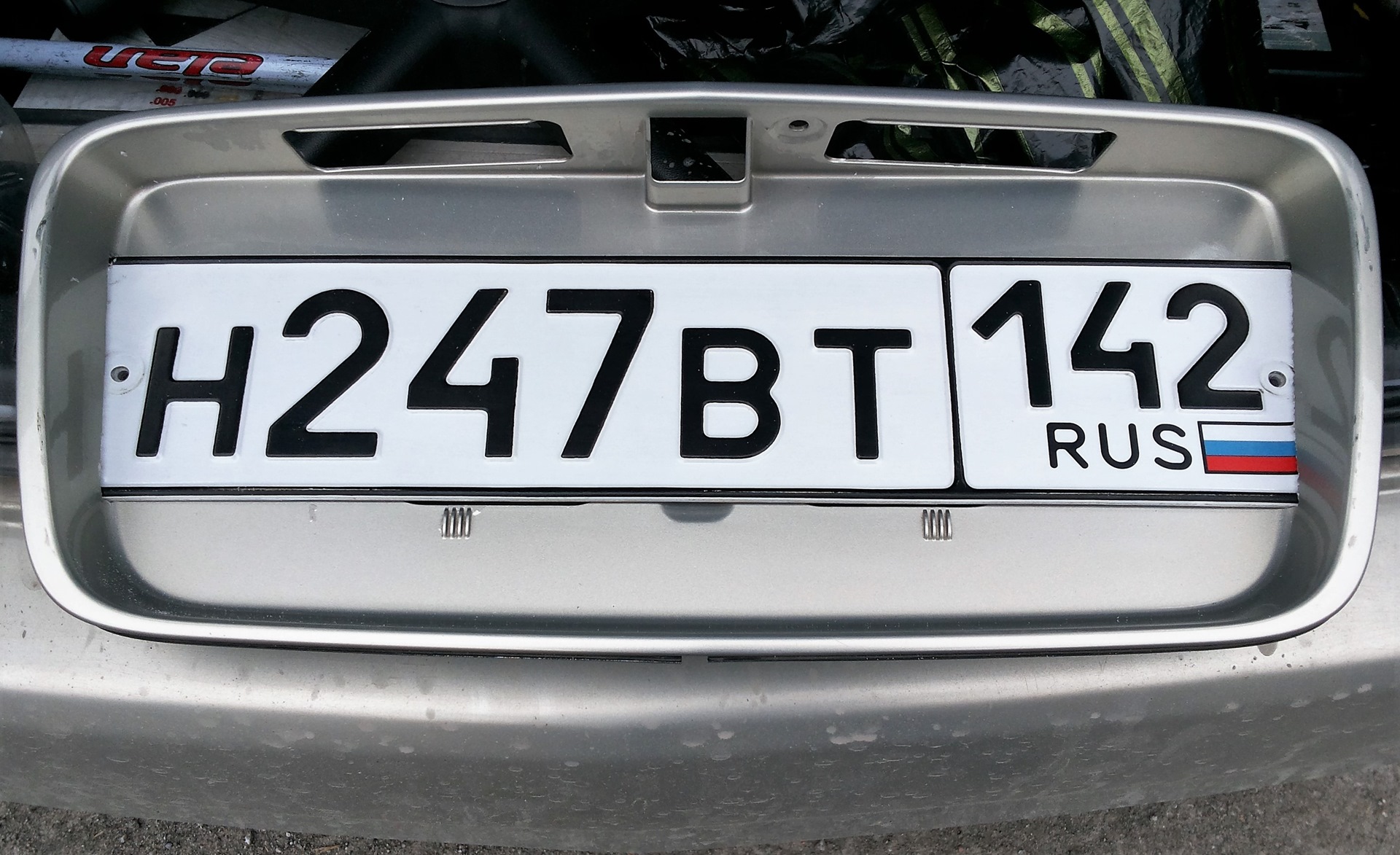 Как снять задний номер с машины Установка заднего номера в японскую рамку - Nissan Primera (P12), 2 л, 2004 года