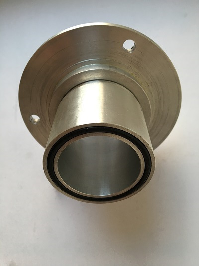 Рестриктор турбины что это. f654f31s 960. Рестриктор турбины что это фото. Рестриктор турбины что это-f654f31s 960. картинка Рестриктор турбины что это. картинка f654f31s 960. Начну с самого начала.Турбины на подшипниках (тем более, такие здоровые, как стоит на этой машине) часто требуют заводом изготовителем установки рестриктора — специальной детали, которая ограничивает поток масла в турбину. Если она отсутствует, то слишком больше давление масла приводит к тому, что оно через турбину начинает попадать на впуск, сочиться отовсюду. У меня такой рестриктор стоял, все было отлично. Но со временем ресурс турбины вырабатывается, и масло начинает пробиваться даже с этой деталью. Все кто ее видел последние несколько месяцев отмечали достаточно сильную дымность из выхлопа. Пару недель переписывался с производителем (CompTurbo), и в результате те посоветовали поставить рестриктор с меньшим отверстием, дабы еще немного ограничить поток масла, по их словам — "это бывает" ¯\_(ツ)_/¯Это поможет на пол-года, а потом все равно надо будет покупать новую. Рестриктор турбины что это. f654f31s 960. Рестриктор турбины что это фото. Рестриктор турбины что это-f654f31s 960. картинка Рестриктор турбины что это. картинка f654f31s 960. Начну с самого начала.Турбины на подшипниках (тем более, такие здоровые, как стоит на этой машине) часто требуют заводом изготовителем установки рестриктора — специальной детали, которая ограничивает поток масла в турбину. Если она отсутствует, то слишком больше давление масла приводит к тому, что оно через турбину начинает попадать на впуск, сочиться отовсюду. У меня такой рестриктор стоял, все было отлично. Но со временем ресурс турбины вырабатывается, и масло начинает пробиваться даже с этой деталью. Все кто ее видел последние несколько месяцев отмечали достаточно сильную дымность из выхлопа. Пару недель переписывался с производителем (CompTurbo), и в результате те посоветовали поставить рестриктор с меньшим отверстием, дабы еще немного ограничить поток масла, по их словам — "это бывает" ¯\_(ツ)_/¯Это поможет на пол-года, а потом все равно надо будет покупать новую.