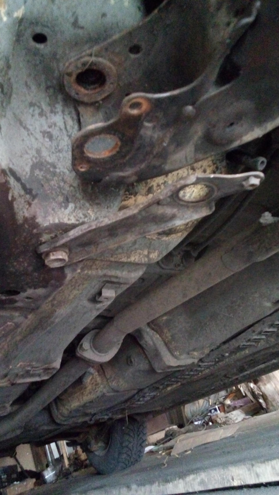 выкрученные болты при обратной установке мажу всегда маслом и при следующей замене они не создают мне гемора. — Toyota Carina E