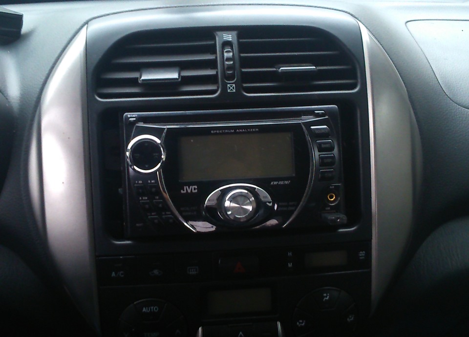 Автомагнитола JVC KW-XG707 — Toyota RAV4 (II), 2 л, 2005 года ...