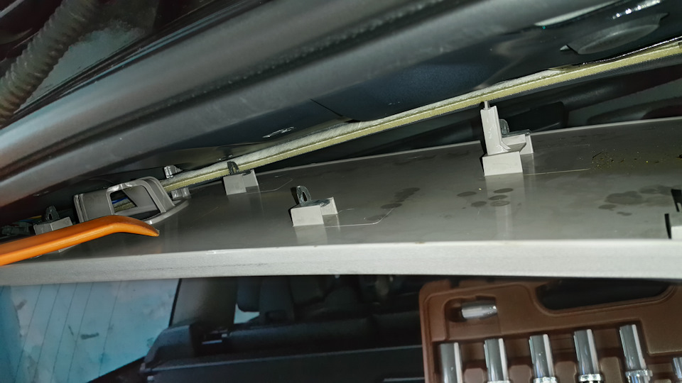 Не потеряйте клипсы — Volvo XC70 III