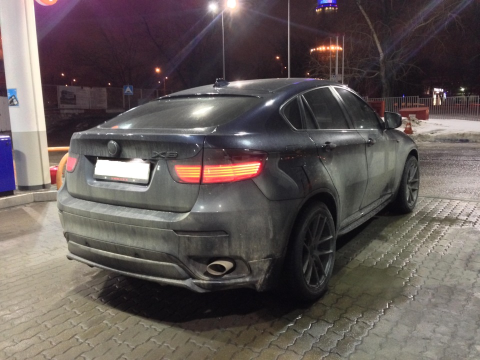 BMW x6 ночью