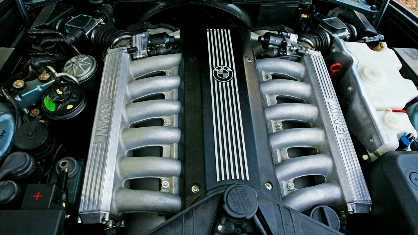 V 12 4 18. BMW v12 m70b50. Двигатель БМВ v12. BMW v12 750. БМВ 5.4 v12.