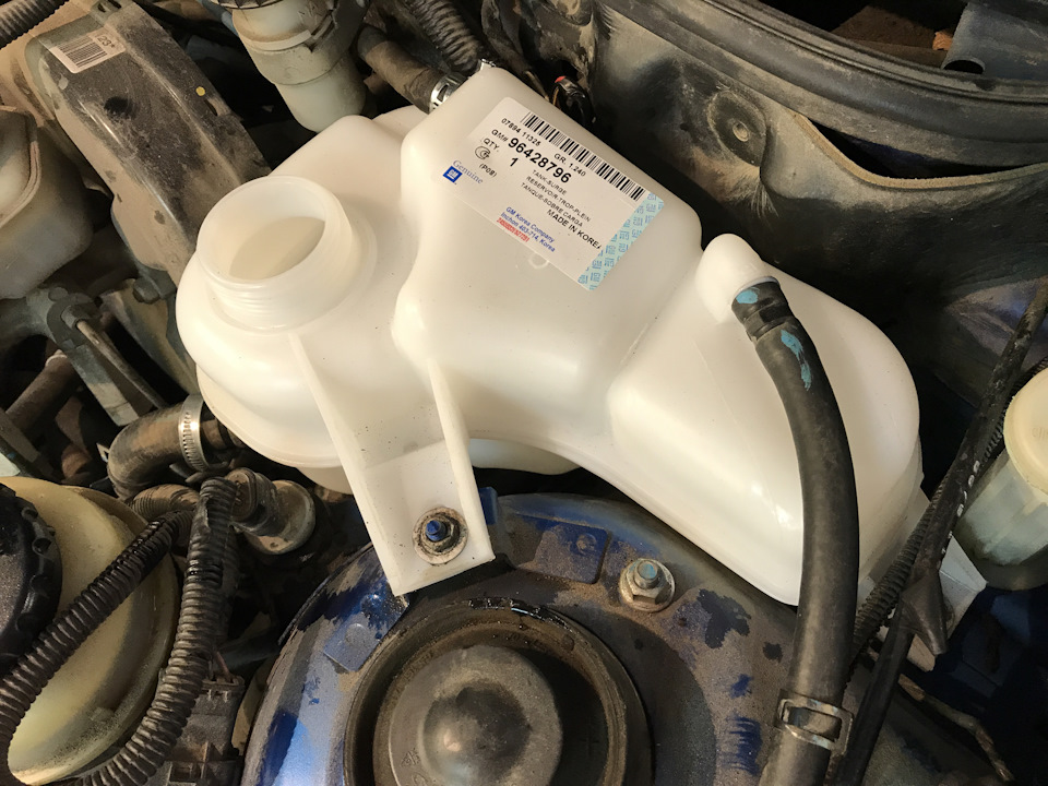 Бачок, потек! — Daewoo Nexia (N150), 1,5 л, 2013 года | запчасти | DRIVE2