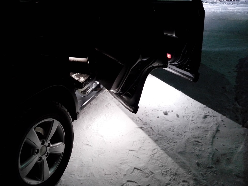 Подсветка дверей справа — Nissan X-Trail II (t31)