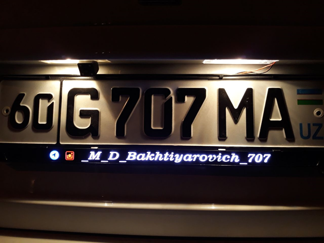 Рамка для автомобиля с подсветкой. Рамка номера с подсветкой Шмитц. Рамка номерного знака с подсветкой логотипа Chevrolet. Рамка номерного знака с подсветкой МАЗ. Рамка номерного знака с подсветкой МАЗ 5440.