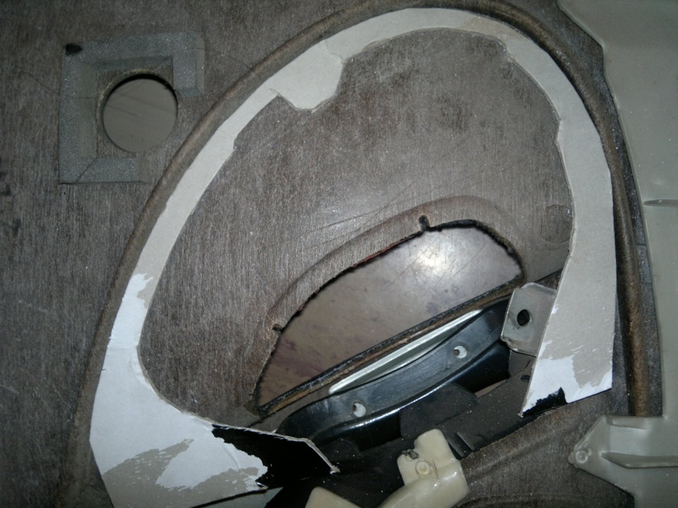 доделываем его и прикладываем к обшивкам под ручные стеклоподъемники — Nissan 100 NX