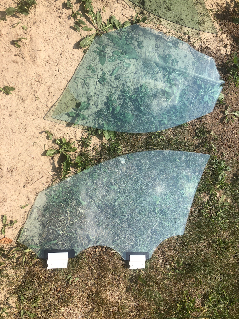 Сравнение. Даже несмотря на то, что двойное снизу короче, оно тяжелее, чем одинарное. — Mercedes-Benz E-Class (W212)