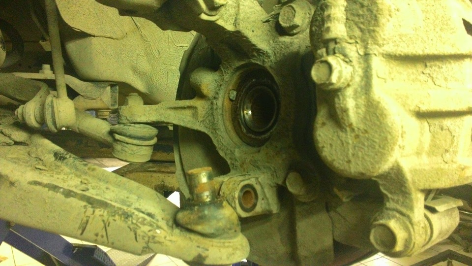 порвался пыльник — Mitsubishi Outlander XL, 2,4 л, 2010 года | визит на ...