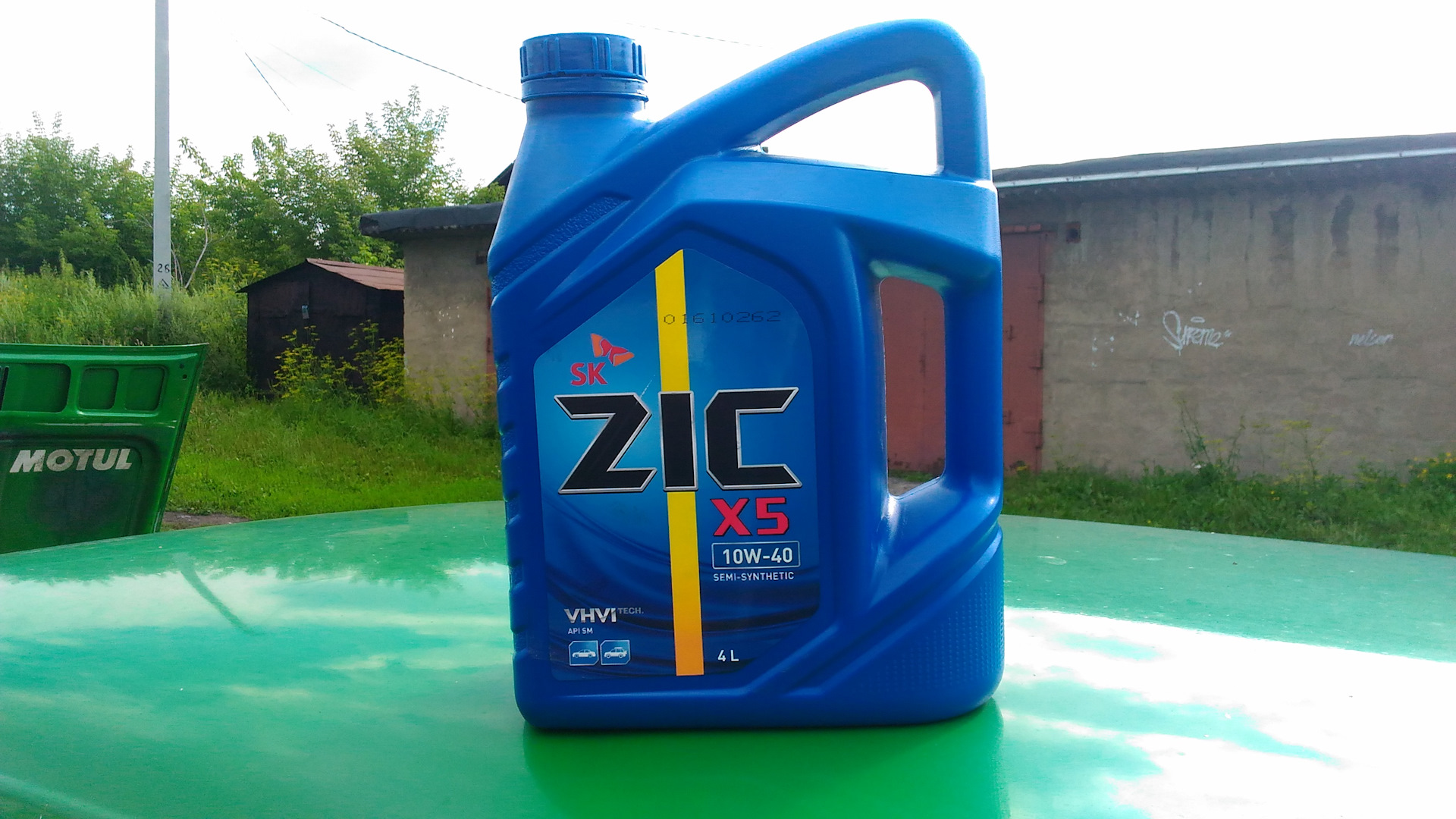 Полусинтетическое масло zic. Зик 10w 40 артикул. ZIC 10w 40 полусинтетика серая канистра в Лансер 9. ZIC x5 10w 40 драйв2. ZIC 5w30 5000 полусинтетика.